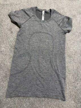 lululemon athletica Gray Short Sleeve Tee